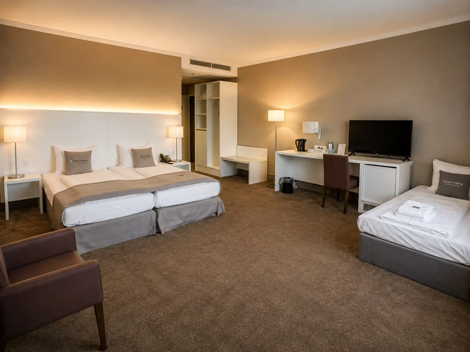 Comfort Triple Room vorbereitet für Familien, Gruppen und kurze Aufenthalte.